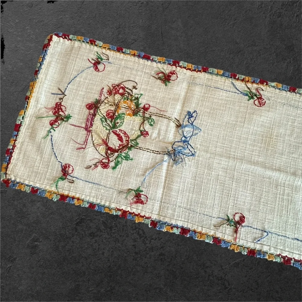 Vintage‎ Hand Embroidered Linen Table Runner Crochet Edge Cottagecore